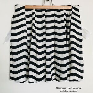 Banana Republic black and white stripes short A-line skirt Size 10